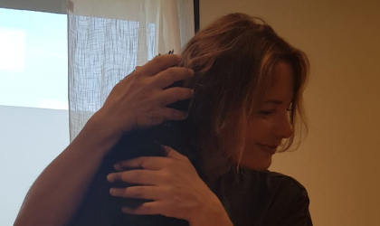 Moment de tendresse après un soin énergétique